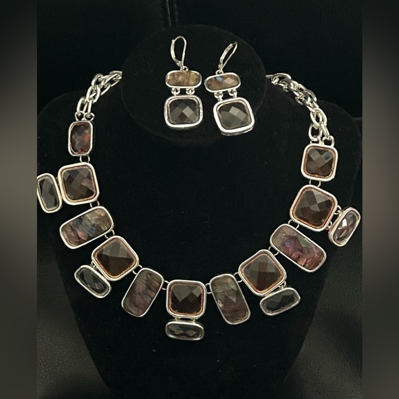 Dana Buchman 2 Piece Jewelry Set..Necklace with matching pierced Earrings - Picture 1 of 10